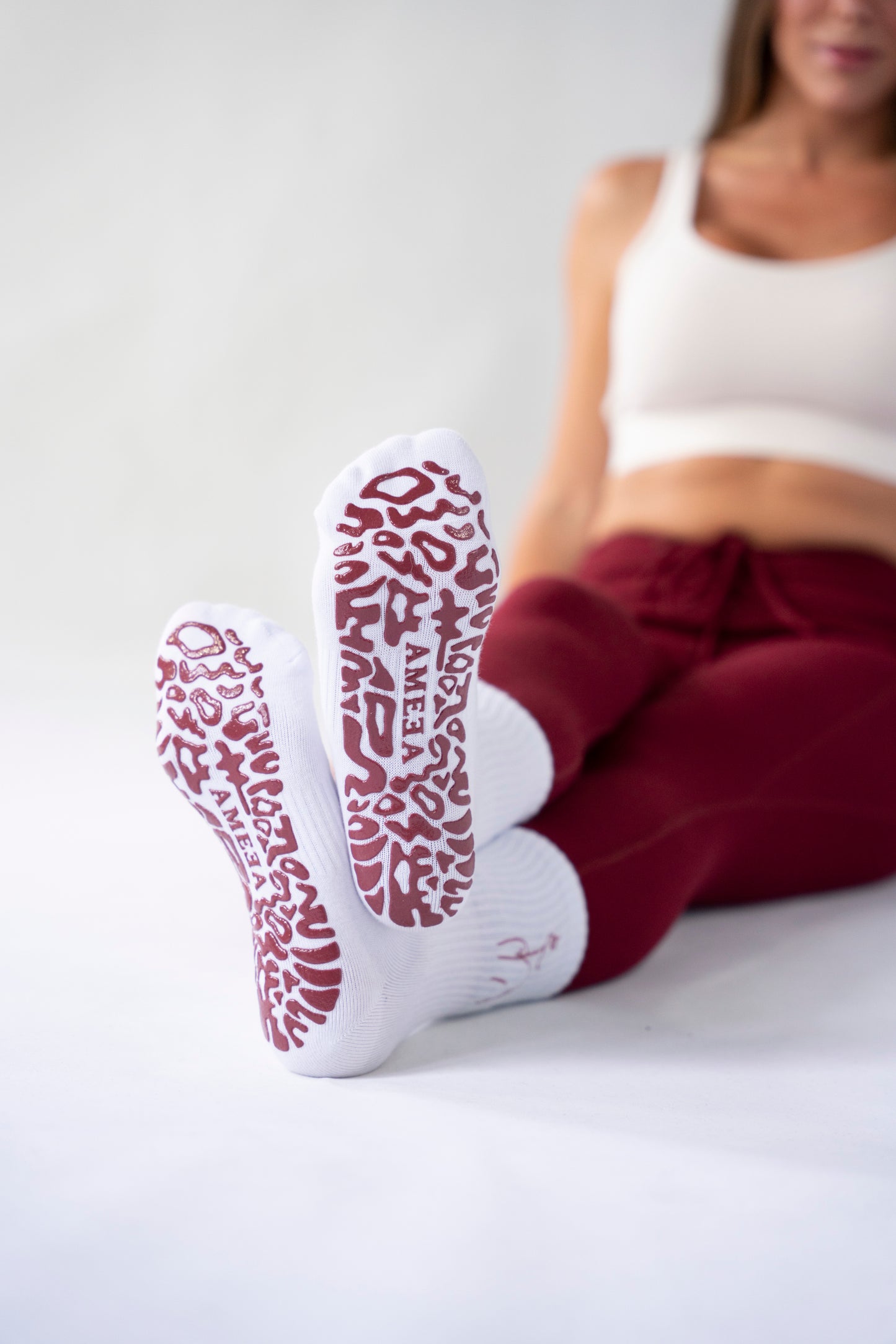 Embroidered Crew Grip Socks - White/Burgundy