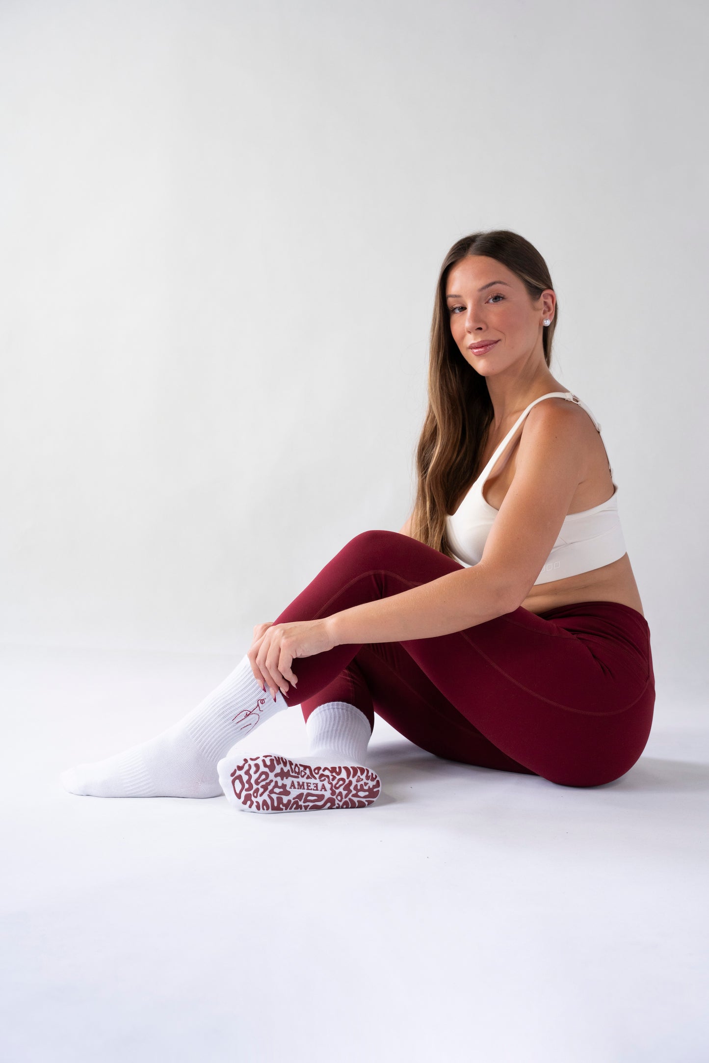 Embroidered Crew Grip Socks - White/Burgundy