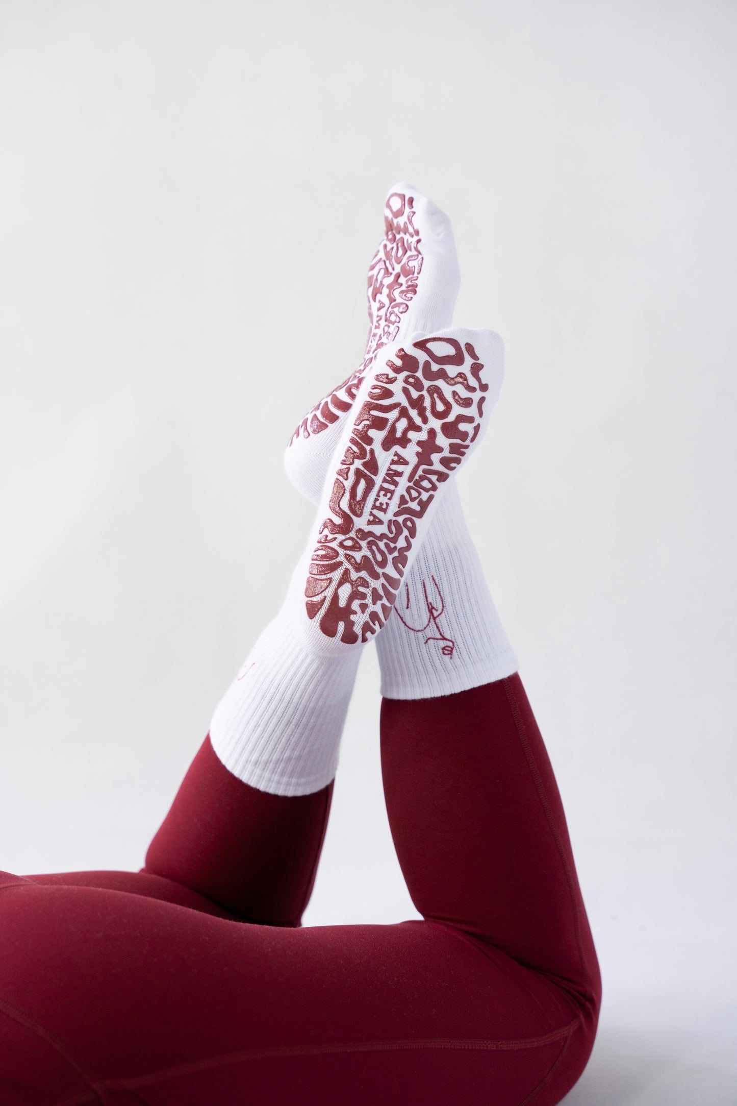 Embroidered Crew Grip Socks - White/Burgundy